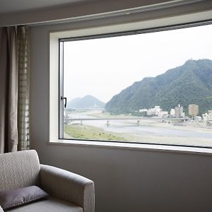 Twin Room River View Premium Floor access to Fitness Club Non-Smoking